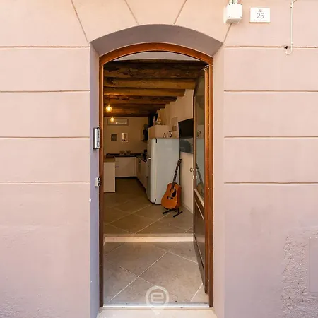 Classic Urban Elegance Cagliari